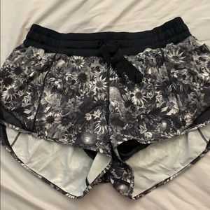 Lululemon hottie hot shorts 8 black